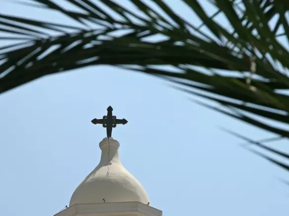 Musulmani violenți atacă proprietățile creștinilor după recunoașterea legală a unor biserici copte